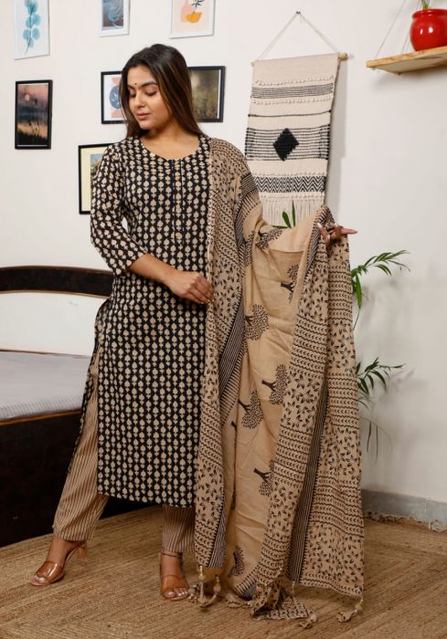 Premsetu Ladies Chanderi Straight Kurti Pant Set On Embroidery With 3/4th  Sleeve (PS1377) at Rs 1395/piece | Kurti Pant Set in Surat | ID:  2851689769912