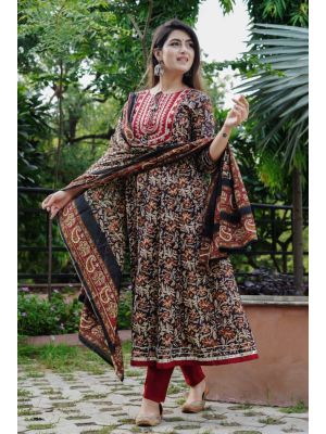 Beautiful Cotton Print Full Flair Anarkali Kurti with Cotton Pant Paired with Malmal Dupatta